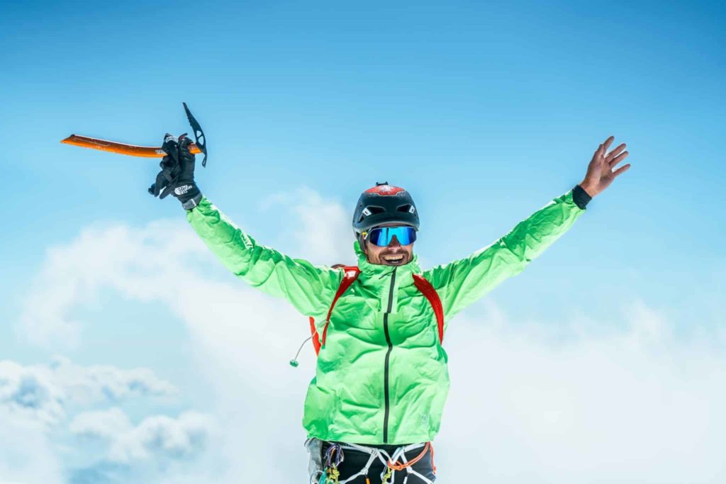 Mont Blanc : Benjamin Védrines climbs the Integrale de Peuterey in 6h51 ...