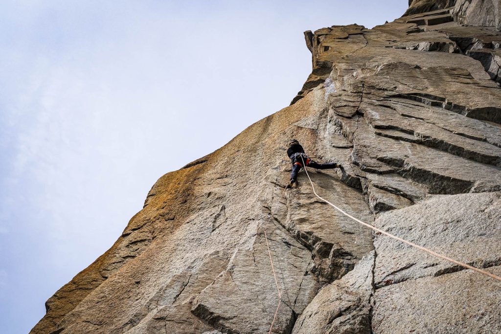 The hardest route of the Mont-Blanc massif for Léo Billon and Enzo
