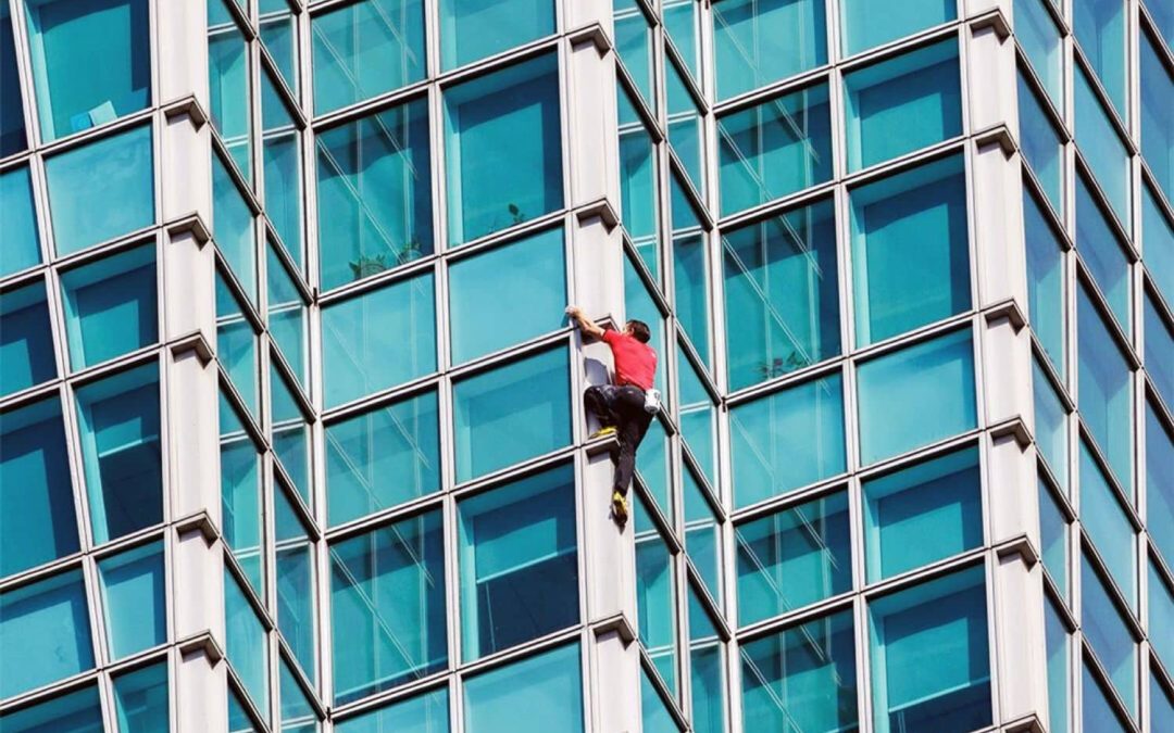 Alex Honnold climbs Skyscraper Taipei 101 Free Solo on Netflix