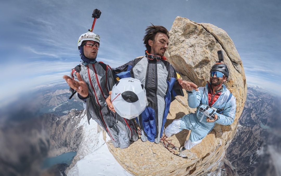 Flying from the top of Fitz Roy (a Russian story)
